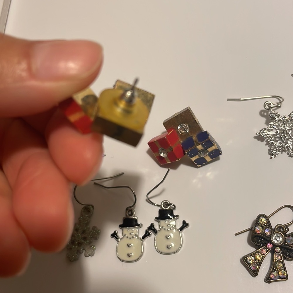CHRISTMAS VINTAGE EARRINGS BUNDLE - Picture 7 of 7